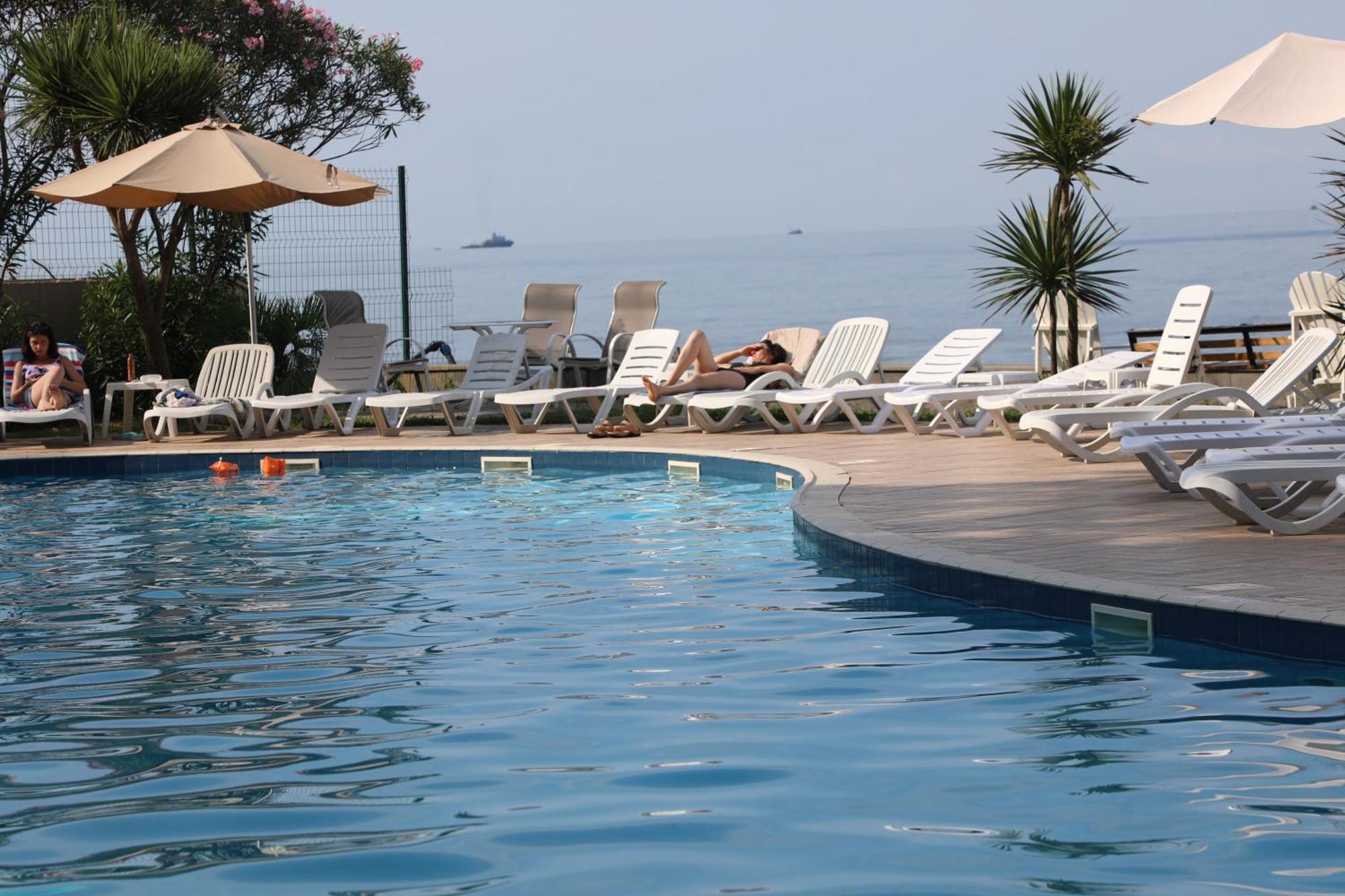 Andamati Beach Resort Григолети Экстерьер фото
